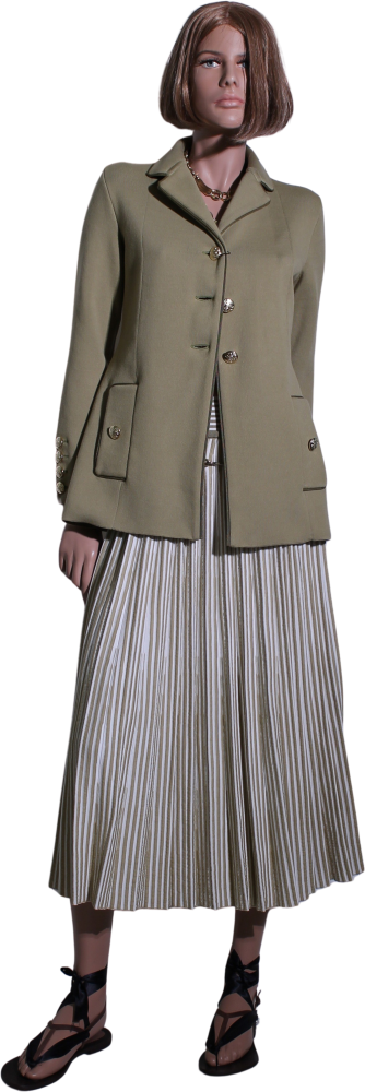 primavera--estate-2026-outfits-num29-of-43-material-cotone-stretch-cotone-stretch-description-art-2612-blazer-mono-petto-in-maglia-forma-sagomata-bordi-canete-tasche-verticali-bottoni-oro-art-26